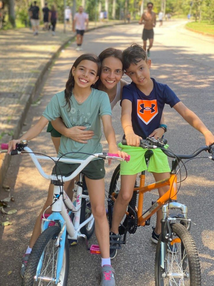 mãe e filhos